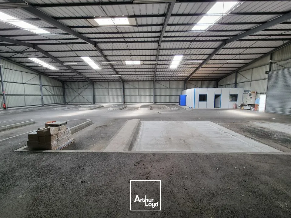 À VENDRE  LOCAL D'ACTIVITÉ  LA CRÈCHE (79)