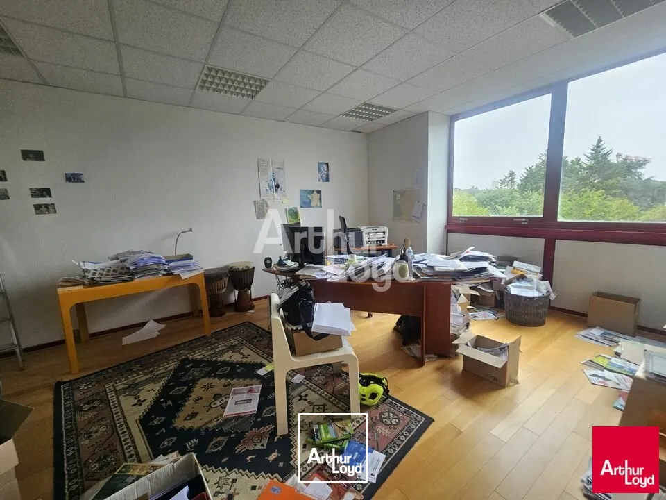 ANGERS LAC DE MAINE BUREAUX DE 77 M² A VENDRE 