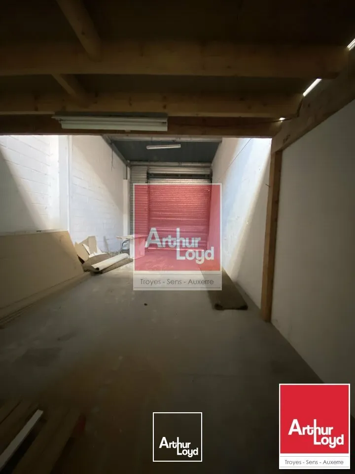 Local commercial à louer  409 m²  Saint-Parres-aux-Tertres (10)