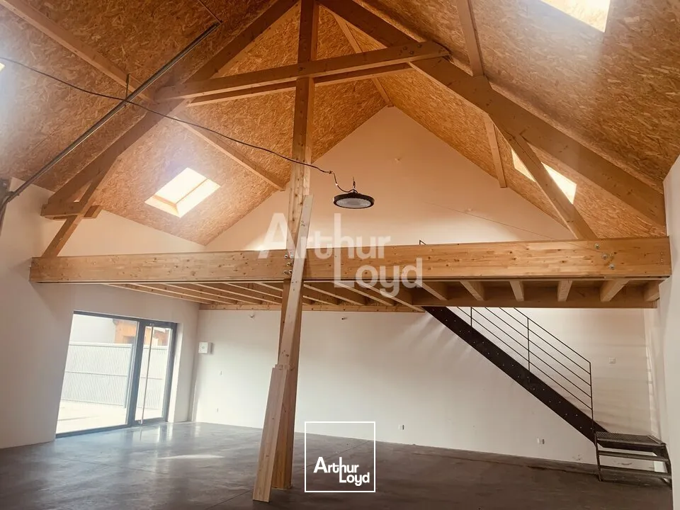 Local en parfait état, belle visibilité, proximité autoroute