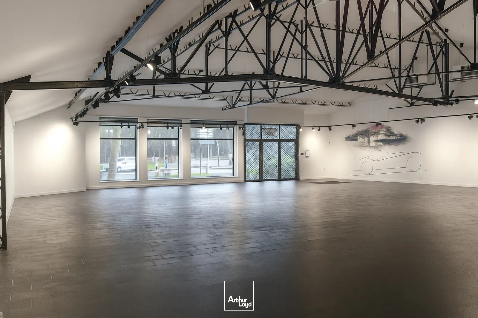 A LOUER LOCAL COMMERCIAL 388 M2 - CHANTILLY