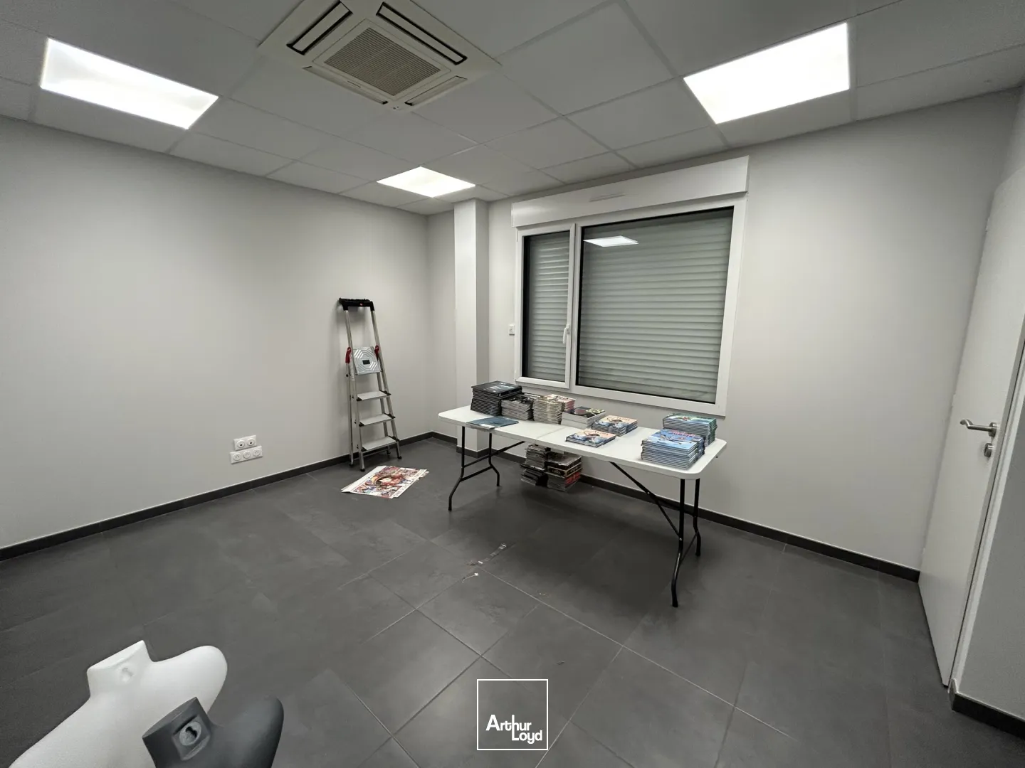 A louer local d'activité à St AIGNAN GRANDLIEU