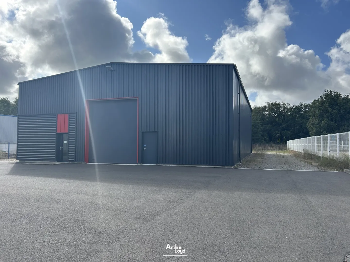 A louer local d'activité à St AIGNAN GRANDLIEU