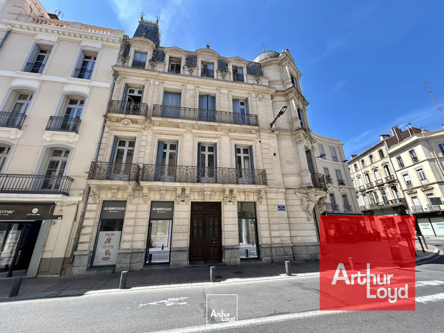 LOCAL COMMERCIAL A LA VENTE - IMMEUBLE DE STYLE HAUSSMANNIEN