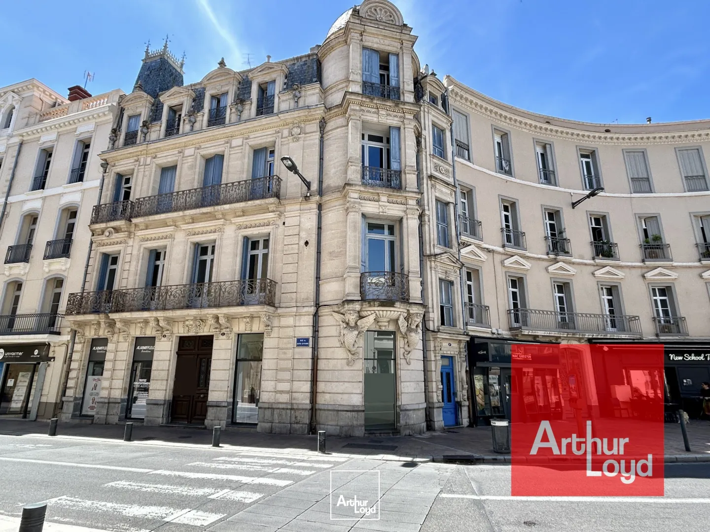 LOCAL COMMERCIAL A LA VENTE - IMMEUBLE DE STYLE HAUSSMANNIEN