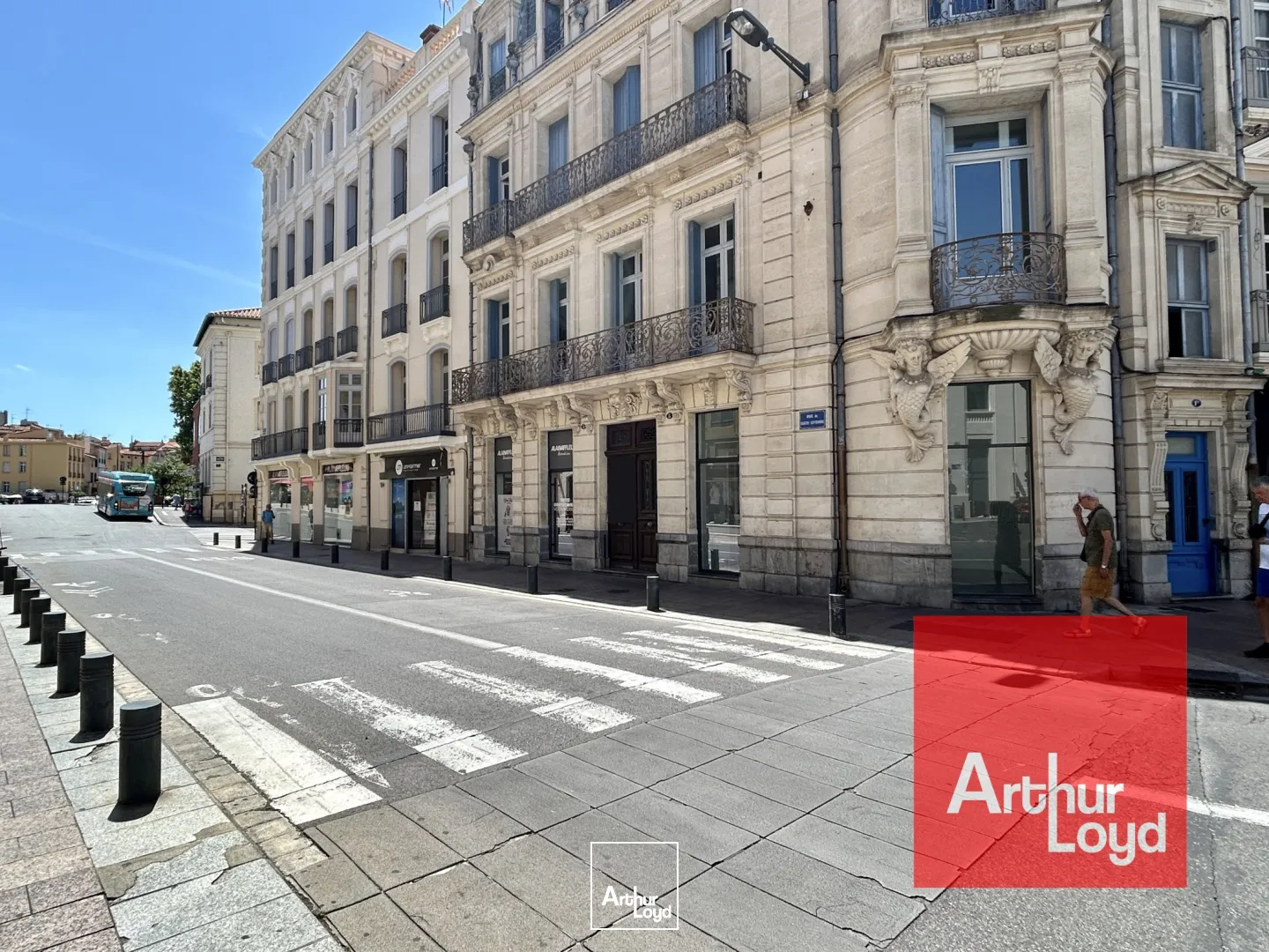 LOCAL COMMERCIAL A LA VENTE - IMMEUBLE DE STYLE HAUSSMANNIEN