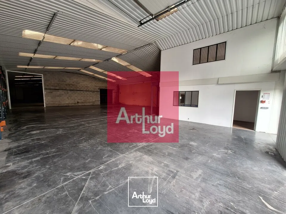 RIOM ZONE INDUSTRIELLE A VENDRE LOCAL ACTIVITE 1000 m² 