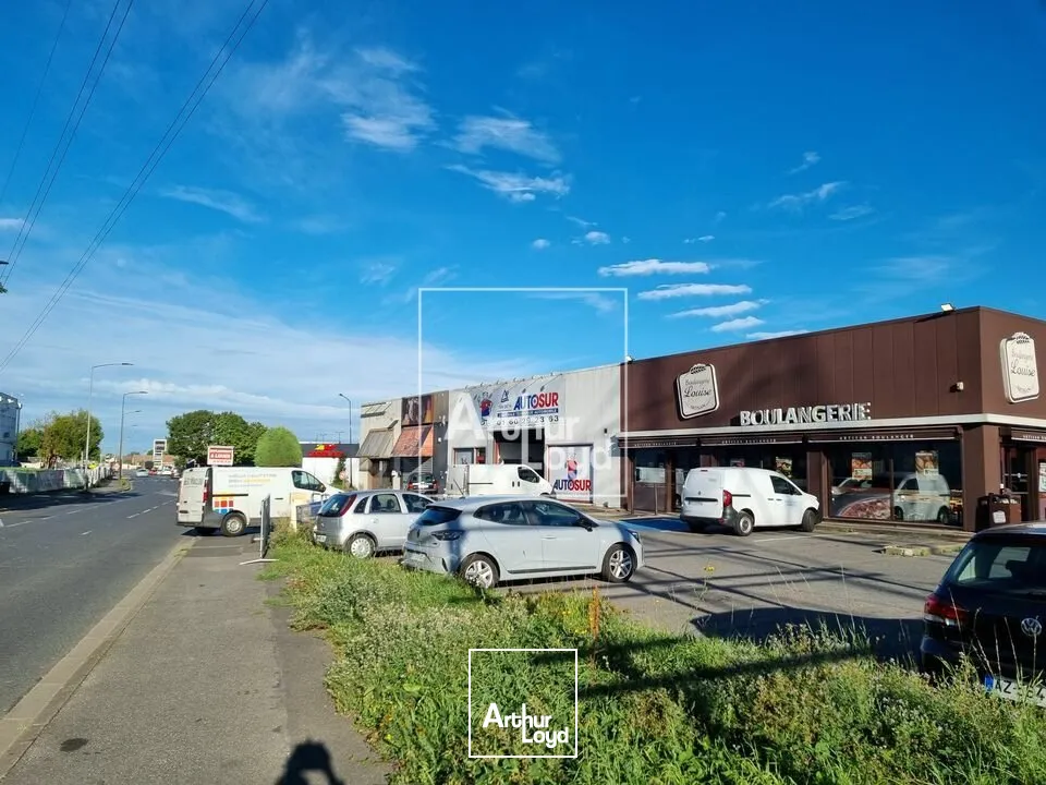 Murs commerciaux à Vendre , belle visibilité !