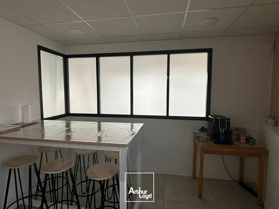 À LOUER  BUREAUX RÉCENTS ET LUMINEUX  CENTRE DE MOUILLERON-LE-CAPTIF (85)