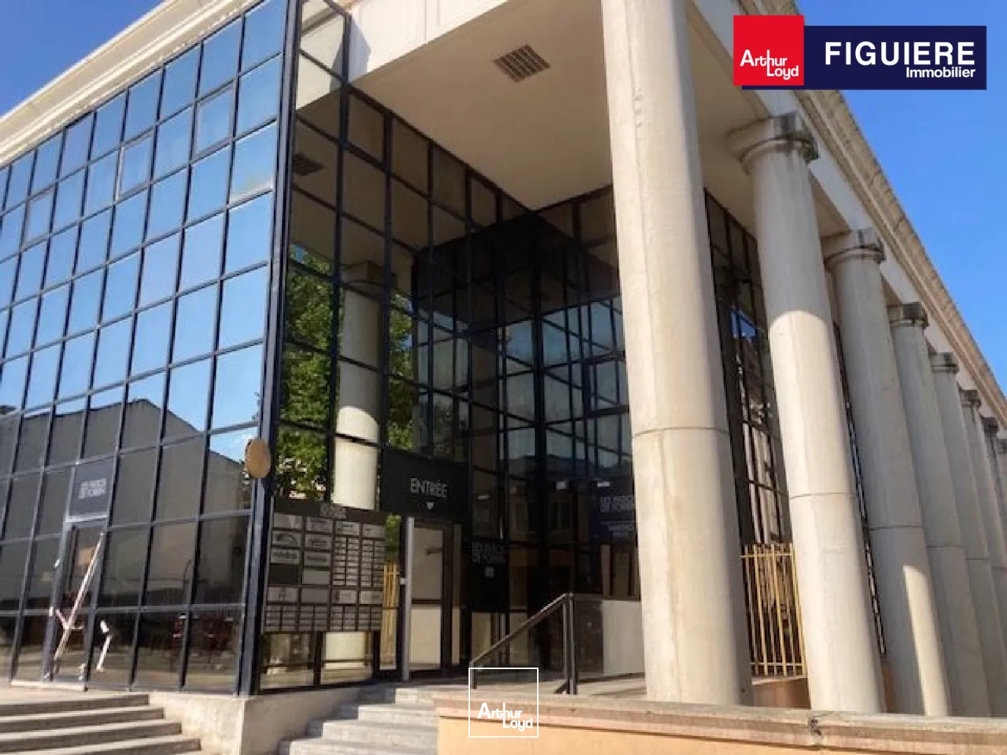 BUREAUX À LOUER EN CENTRE-VILLE AVEC PARKING 