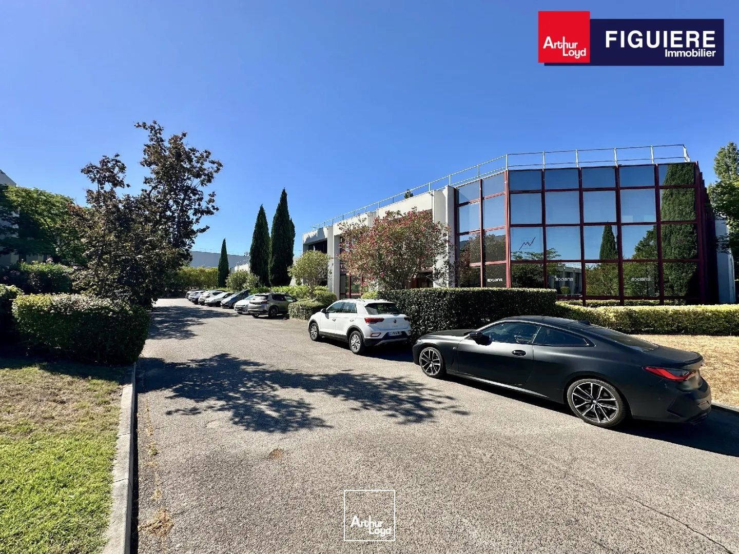 EXCLUSIVITÉ - BUREAUX À LOUER AU RDC D'UN IMMEUBLE TERTIAIRE