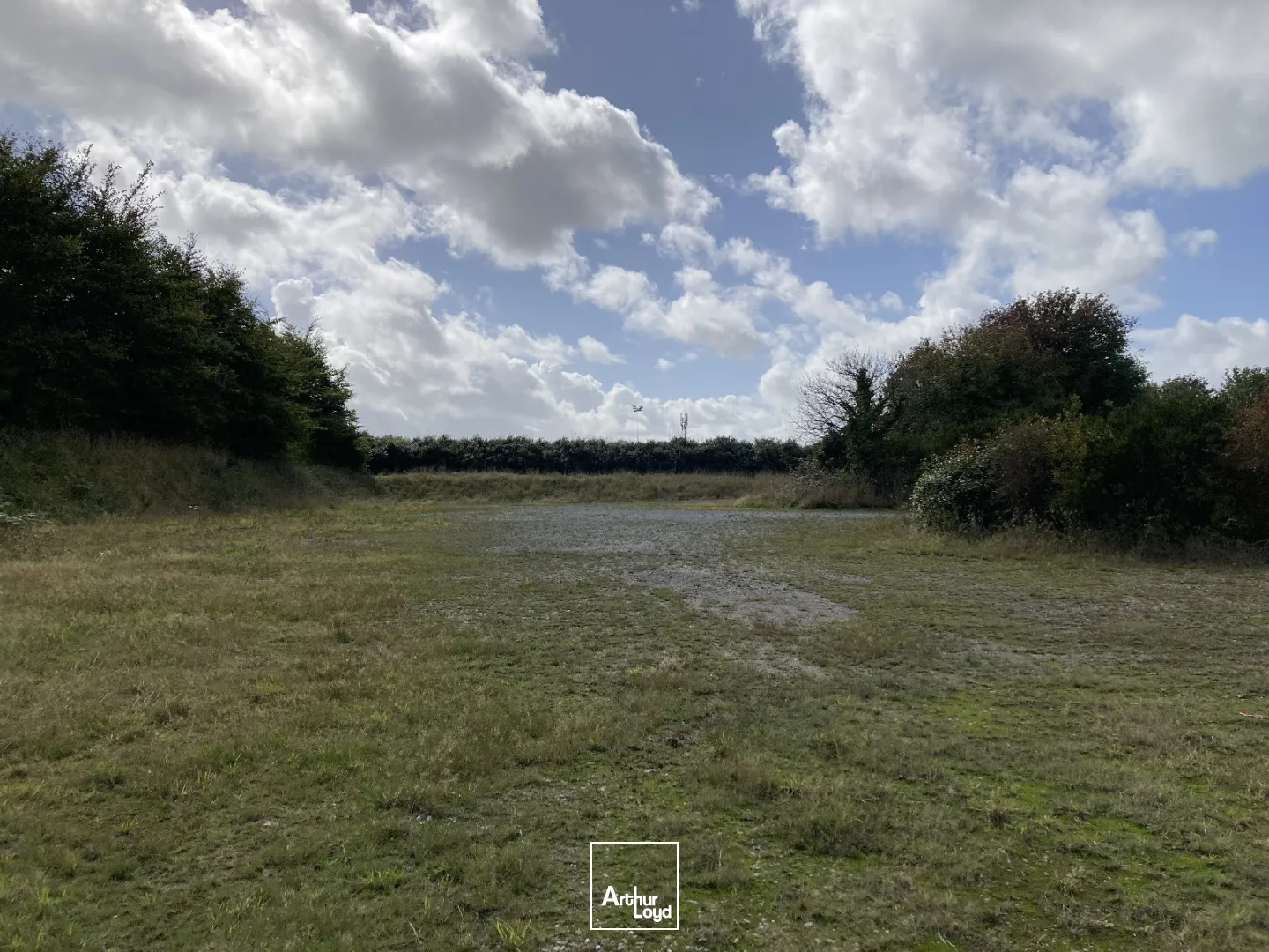 A louer terrain en bordure de voie express