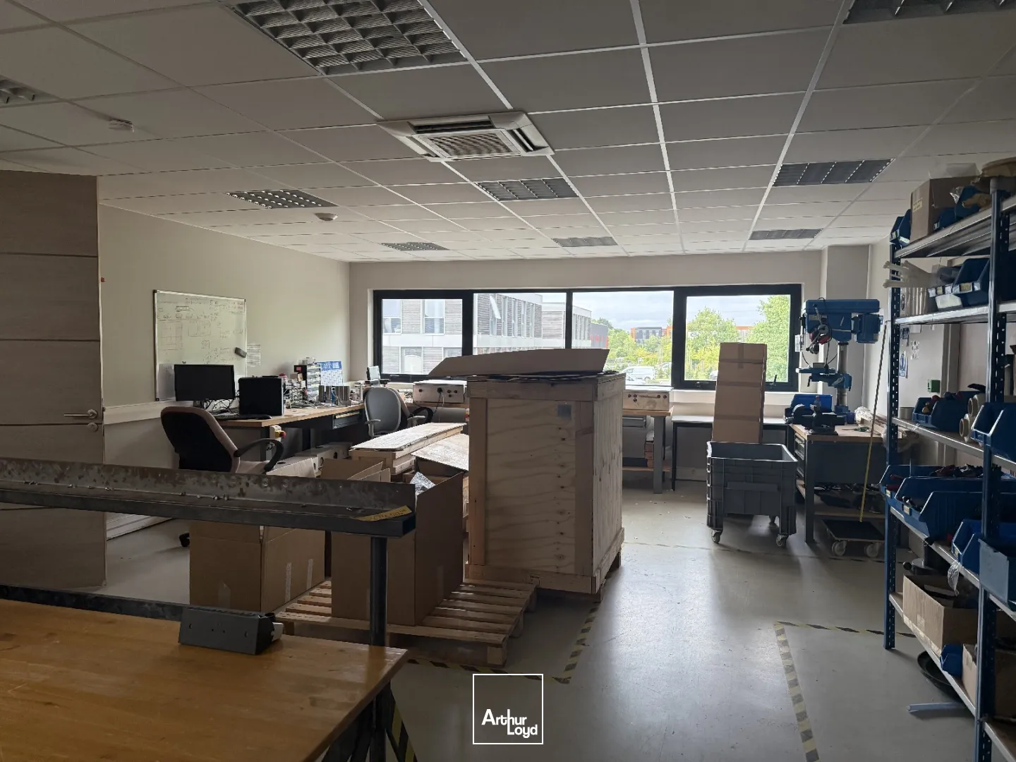 Location bureaux spacieux 497 m² avec terrasse privative et stationnements - Olivet (45)