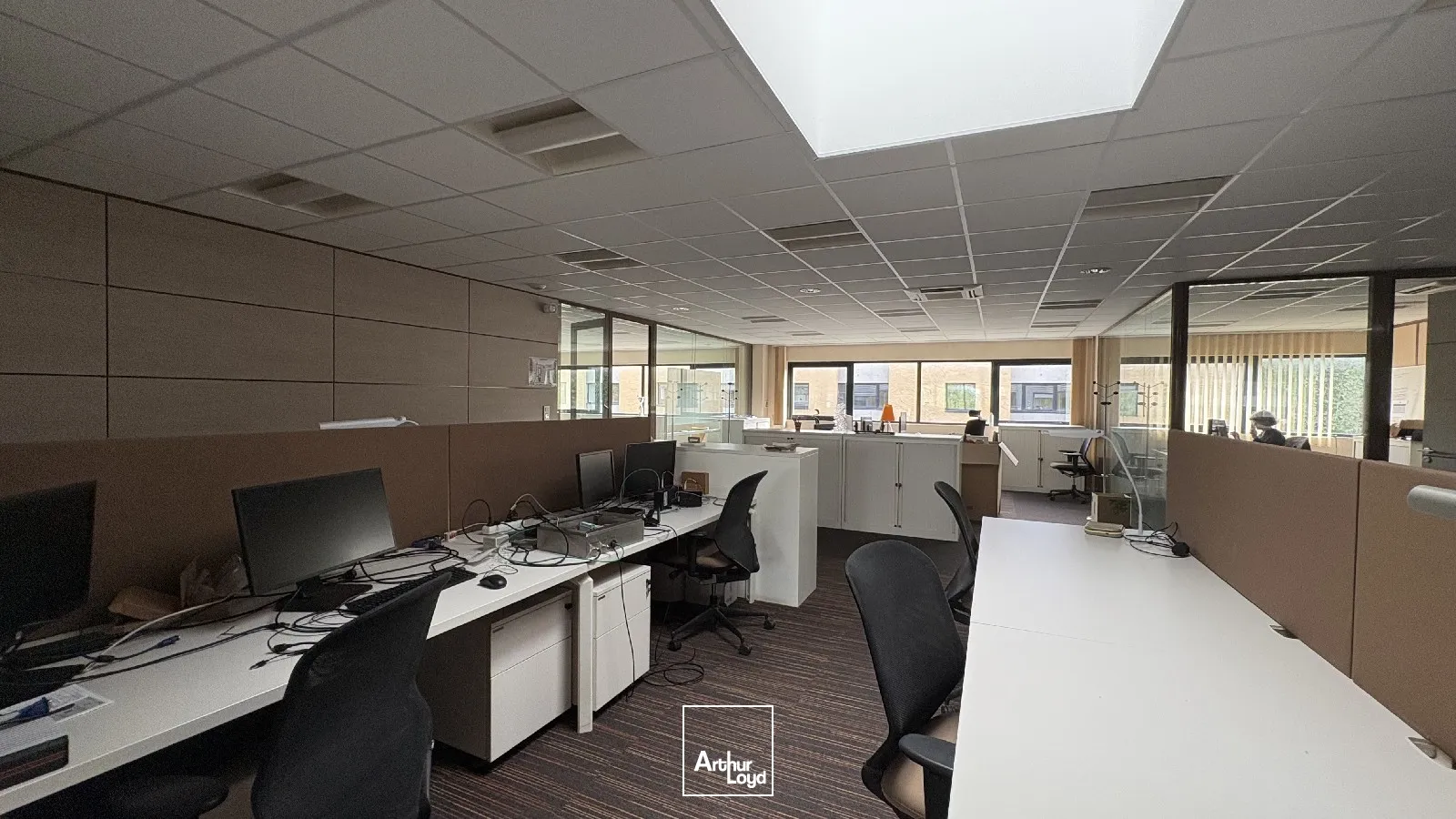 Location bureaux spacieux 497 m² avec terrasse privative et stationnements - Olivet (45)