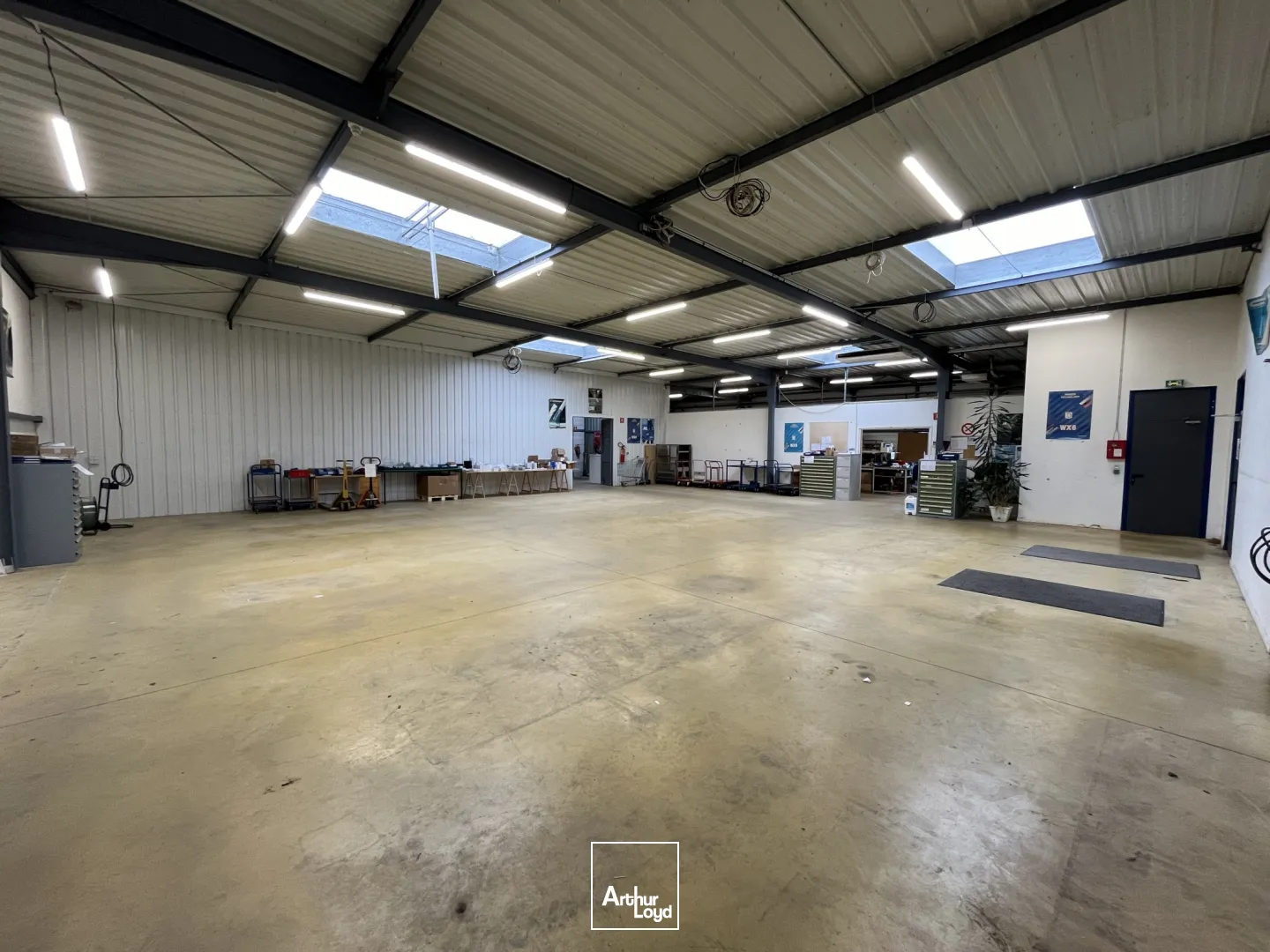 Bâtiment d'activité à louer 1885m2 à Fleury les Aubrais