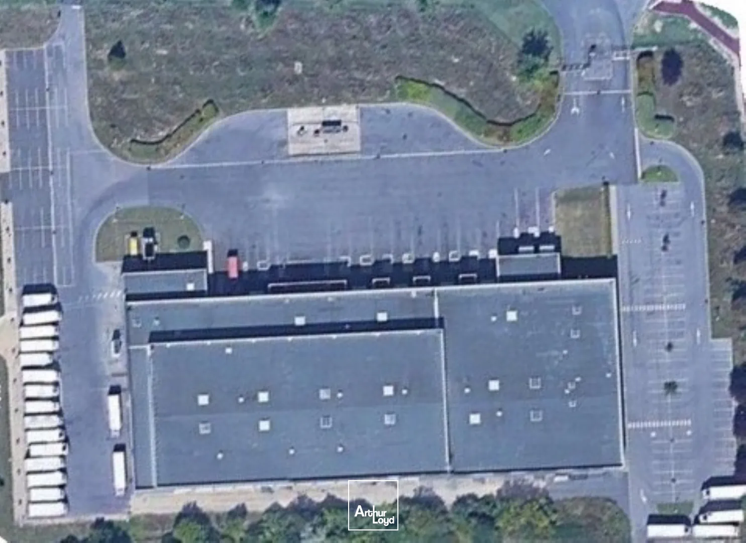 BATIMENT DE STOCKAGE DE 5315 m² sur un TERRAIN DE 30315 m² à louer à ST OUEN L'AUMONE.RARE SUR LE SECTEUR !