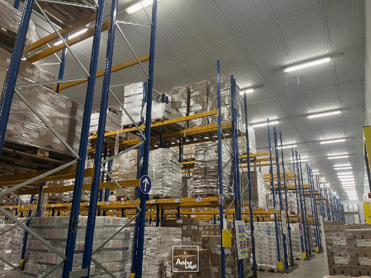 BATIMENT DE STOCKAGE DE 5315 m² sur un TERRAIN DE 30315 m² à louer à ST OUEN L'AUMONE.RARE SUR LE SECTEUR !