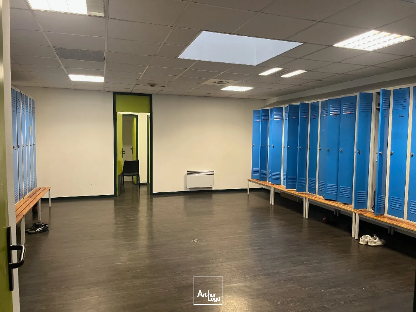 BATIMENT DE STOCKAGE DE 5315 m² sur un TERRAIN DE 30315 m² à louer à ST OUEN L'AUMONE.RARE SUR LE SECTEUR !