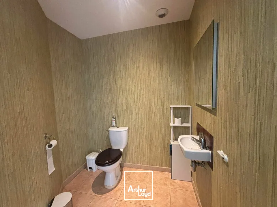 À LOUER  LOCAL COMMERCIAL / BUREAUX DE PLAIN-PIED  113 m²  ZONE NORD LA ROCHE-SUR-YON