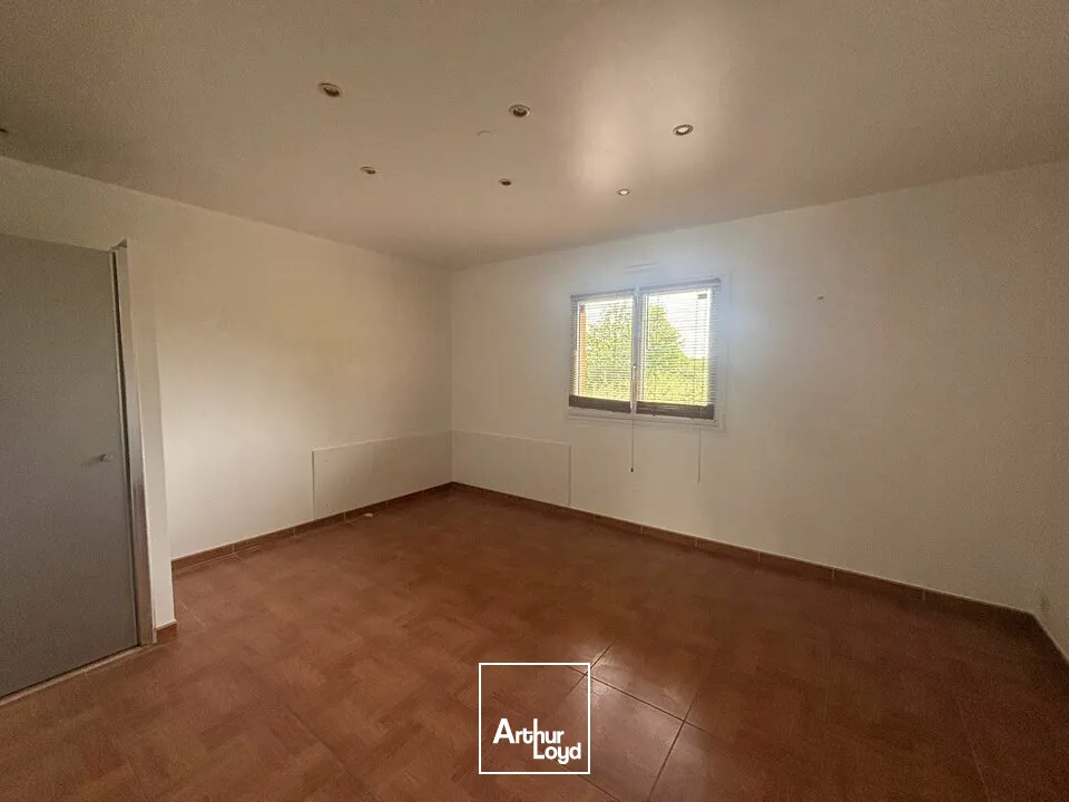 À LOUER  LOCAL COMMERCIAL / BUREAUX DE PLAIN-PIED  113 m²  ZONE NORD LA ROCHE-SUR-YON