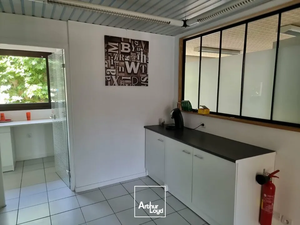 À LOUER  BUREAUX MODULABLES OU SHOWROOM  CENTRE-VILLE LA ROCHE-SUR-YON