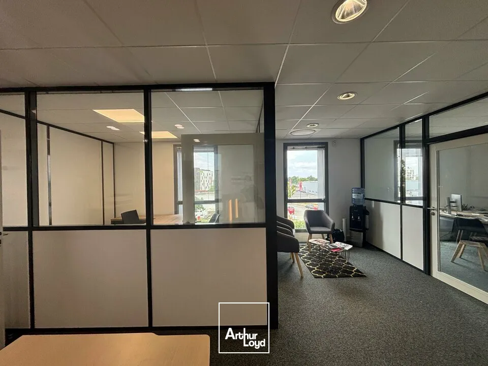 À LOUER  BUREAUX 140 m² AVEC TERRASSE  LA ROCHE-SUR-YON