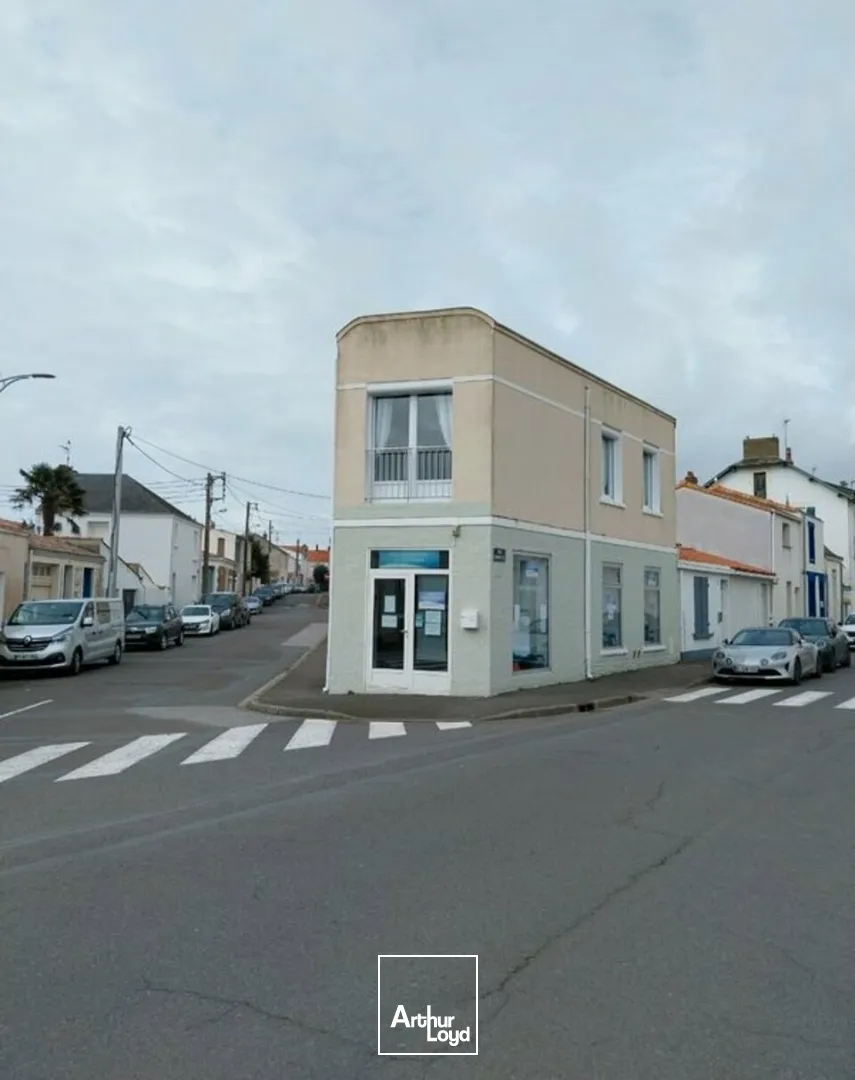 À LOUER  LOCAL COMMERCIAL / BUREAU  CENTRE DES SABLES D'OLONNE  DISPONIBLE RAPIDEMENT