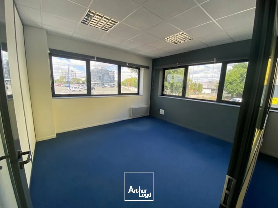 À LOUER  BUREAUX 91 m²  ZONE BEAUPUY  LA ROCHE-SUR-YON