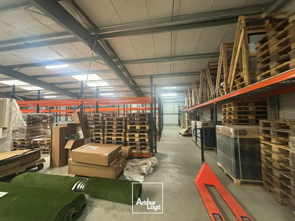 À LOUER  LOCAL D'ACTIVITÉ 790 m² DIVISIBLE  RIVES-DE-L'YON