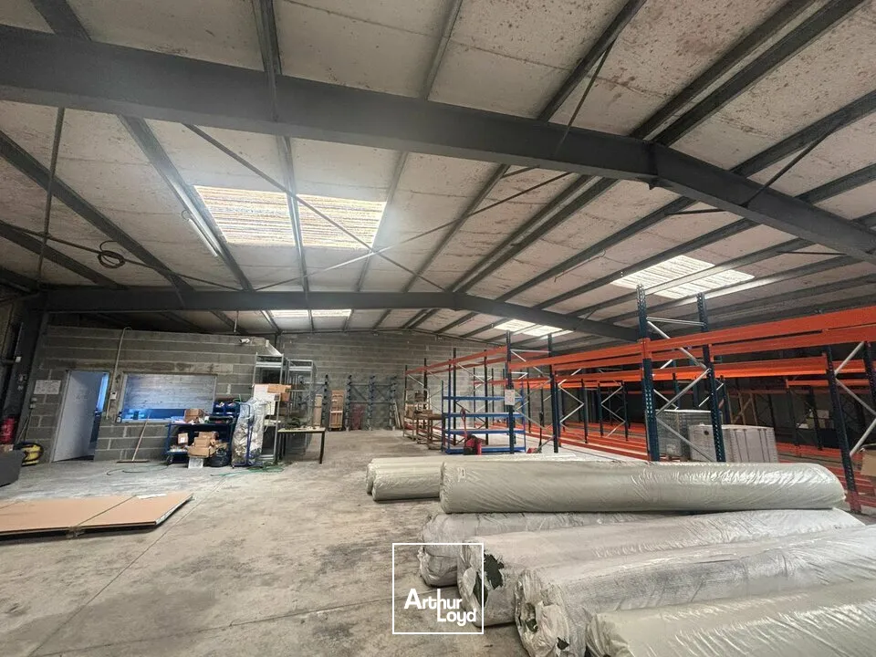 À LOUER  LOCAL D'ACTIVITÉ 790 m² DIVISIBLE  RIVES-DE-L'YON