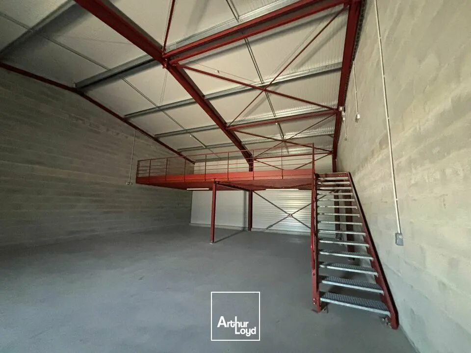 À LOUER  LOCAL D'ACTIVITÉ NEUF  AIZENAY