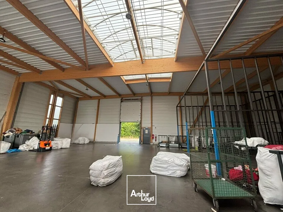 À LOUER  BÂTIMENT D'ACTIVITÉ 625 m²  SUD DE LA ROCHE-SUR-YON