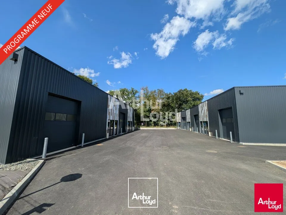 PLEUMELEUC - LOCAL D'ACTIVITE A LOUER - 200 M²