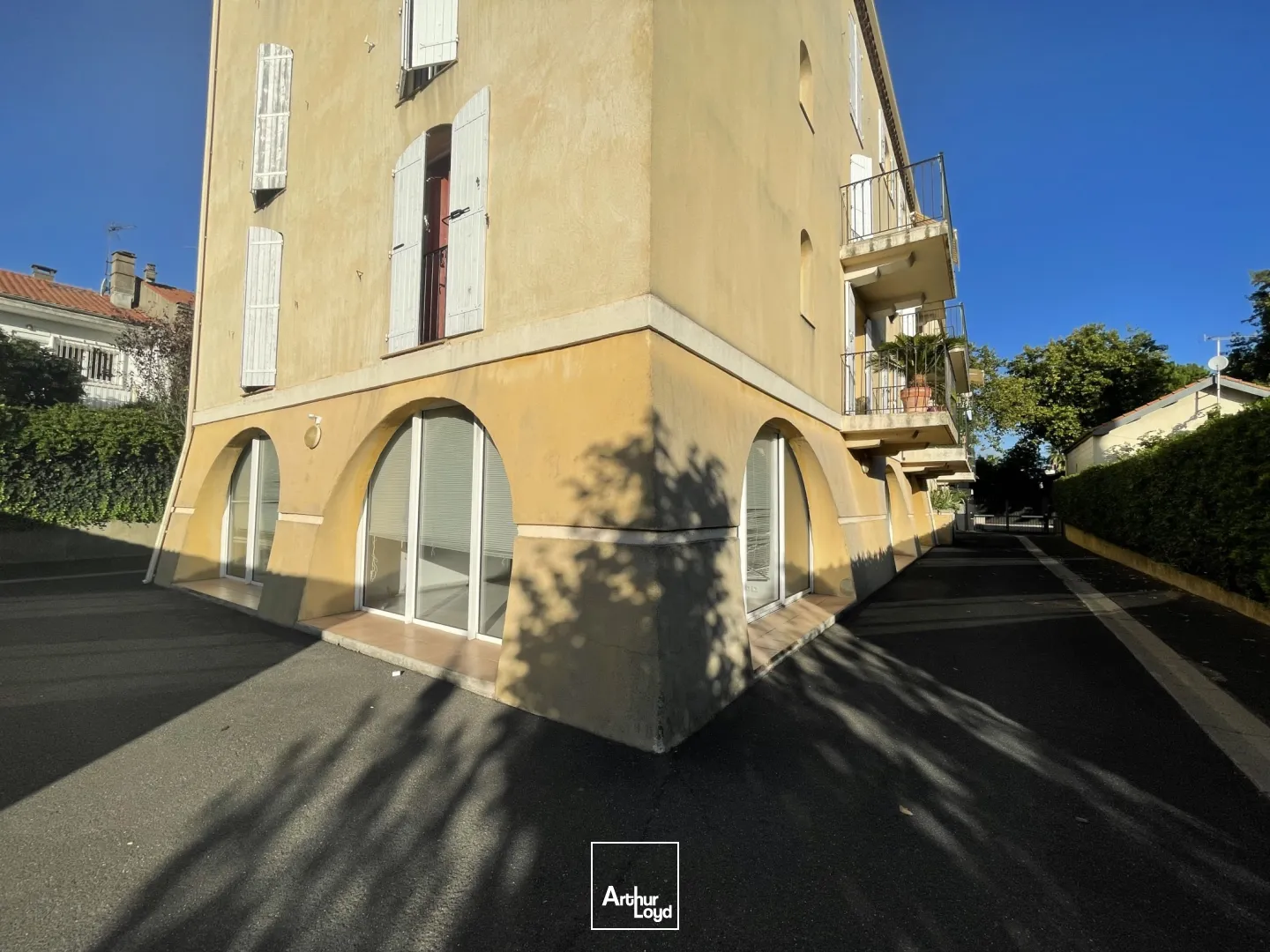 Bureaux 130 m² à louer - Accessibilité PMR et parkings privatifs dans secteur tertiaire dynamique à Béziers