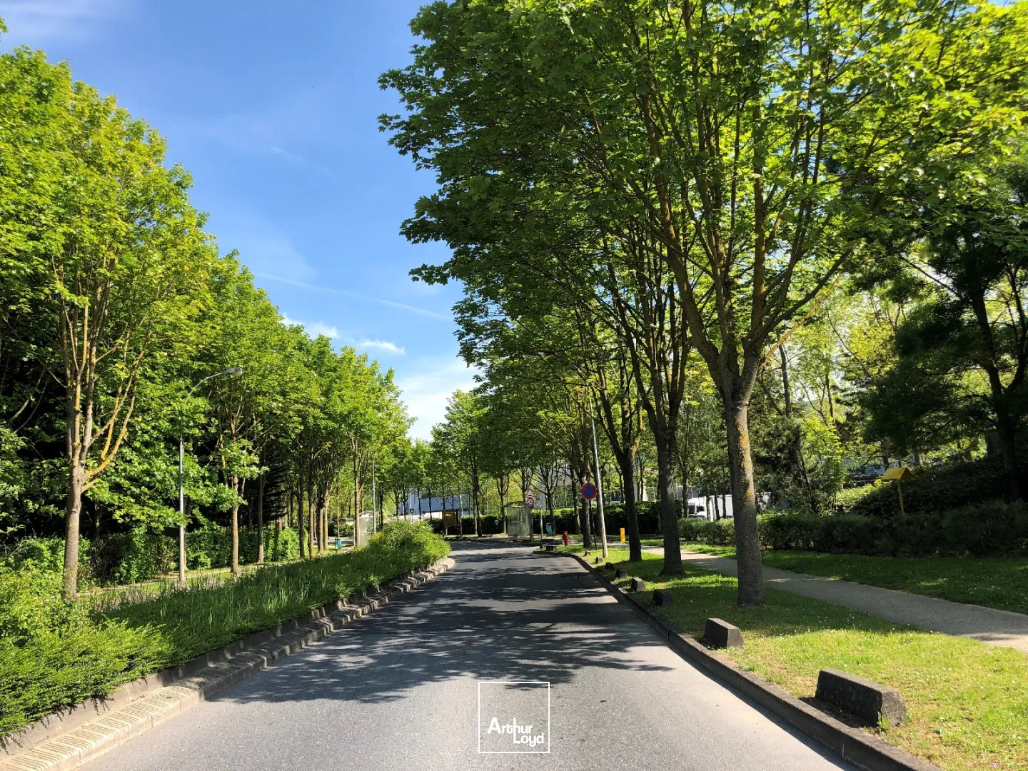 OPPORTUNITÉ EXCEPTIONNELLE : 8 031 m² d'entrepôts logistiques divisibles à louer - À 8 km de Roissy-CDG - Accès direct aux axes majeurs - Prêts à l'emploi avec autorisations ...