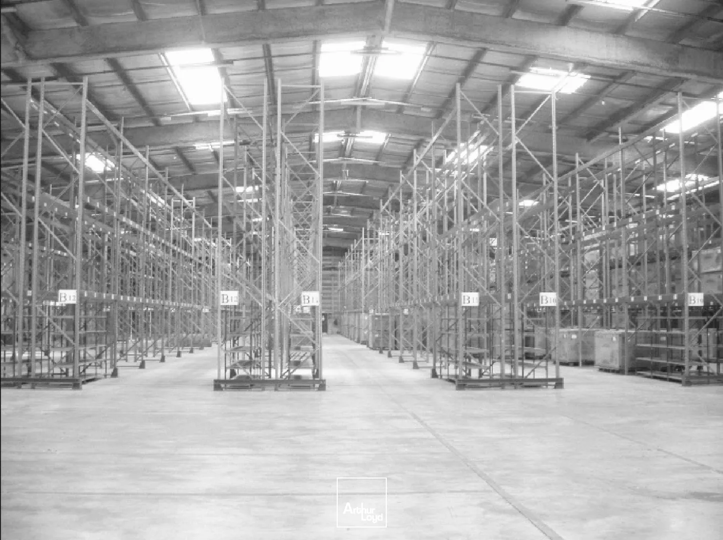 OPPORTUNITÉ EXCEPTIONNELLE : 8 031 m² d'entrepôts logistiques divisibles à louer - À 8 km de Roissy-CDG - Accès direct aux axes majeurs - Prêts à l'emploi avec autorisations ...