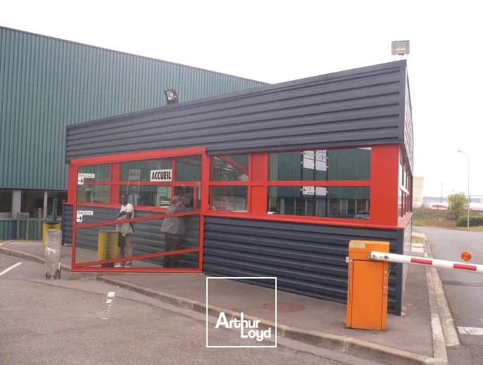 OPPORTUNITÉ EXCEPTIONNELLE : 8 031 m² d'entrepôts logistiques divisibles à louer - À 8 km de Roissy-CDG - Accès direct aux axes majeurs - Prêts à l'emploi avec autorisations ...