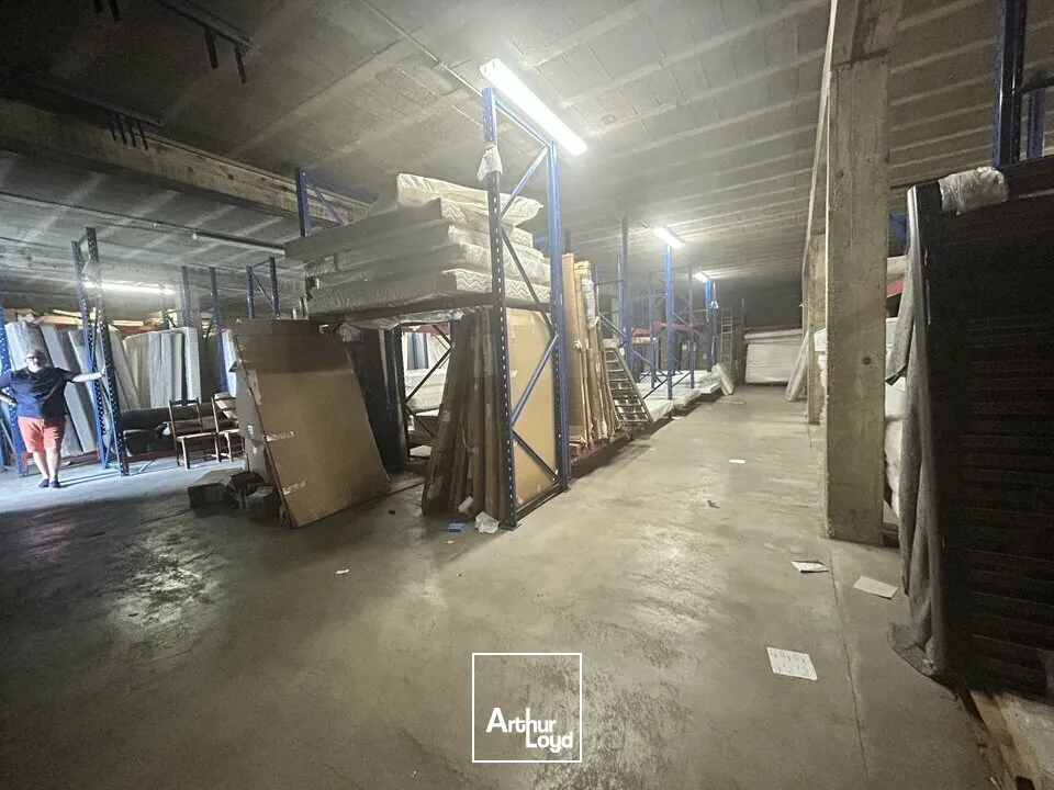 A 15 min de Chalon, 3 170 m² de bâtiment