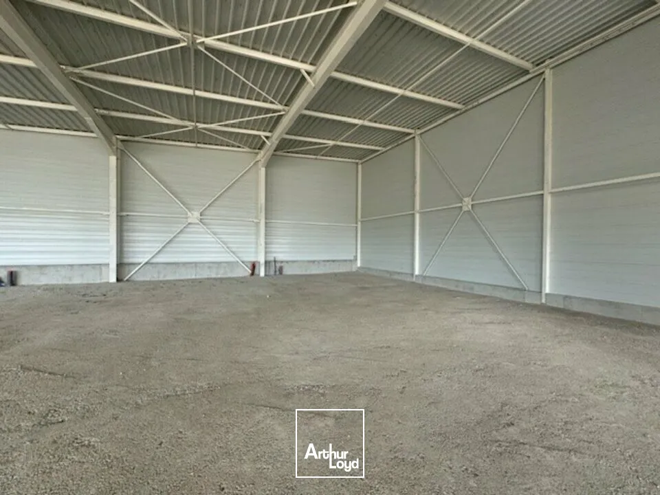 BATIMENT COMMERCIAL FACE IKEA