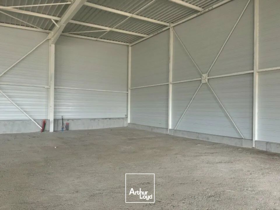 BATIMENT COMMERCIAL FACE IKEA