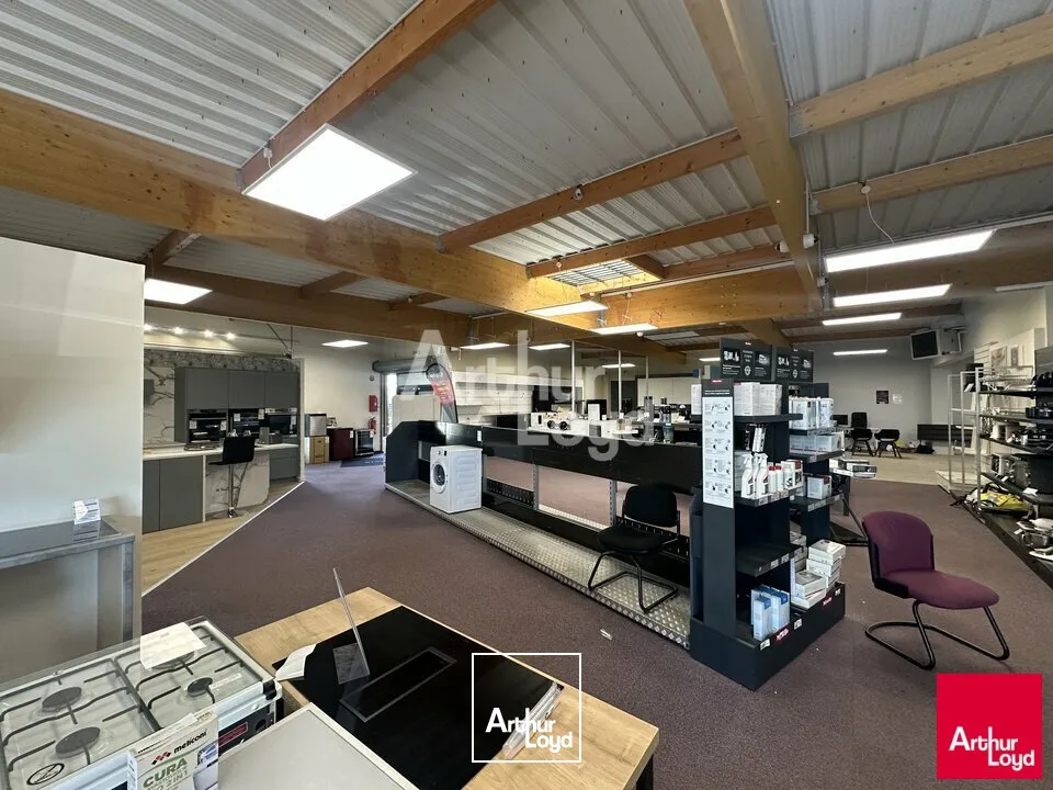 VITRE - LOCAL COMMERCIAL A LOUER - 600 M²