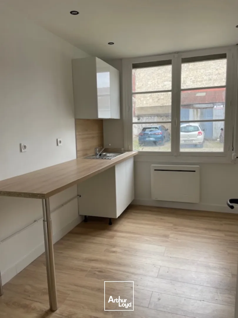 LOCAL COMMERCIAL LUMINEUX - 60 m2 - A LOUER - SOISSONS