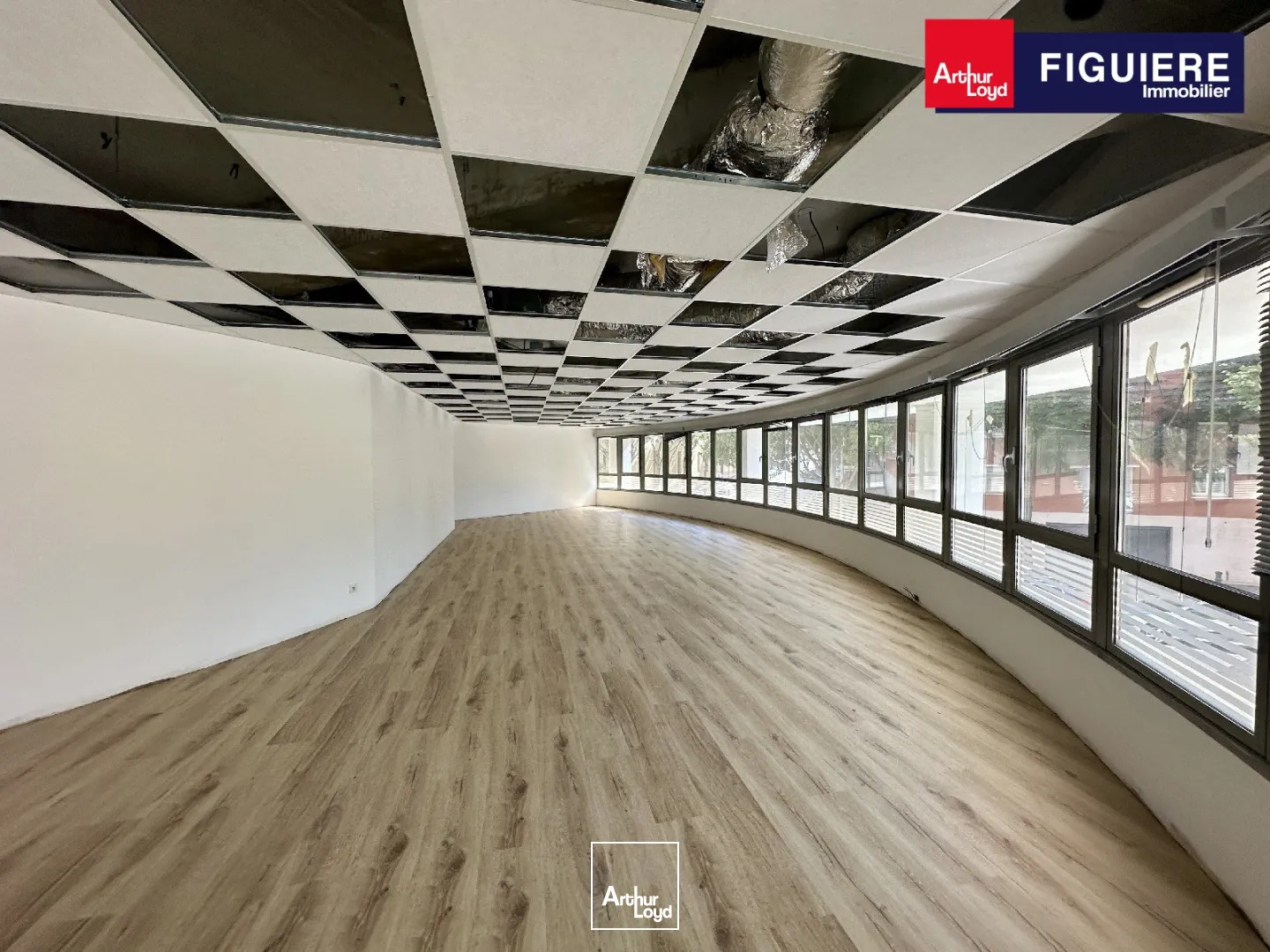 LOCAUX PROFESSIONNELS AIX CENTRE EN COURS DE RÉNOVATION