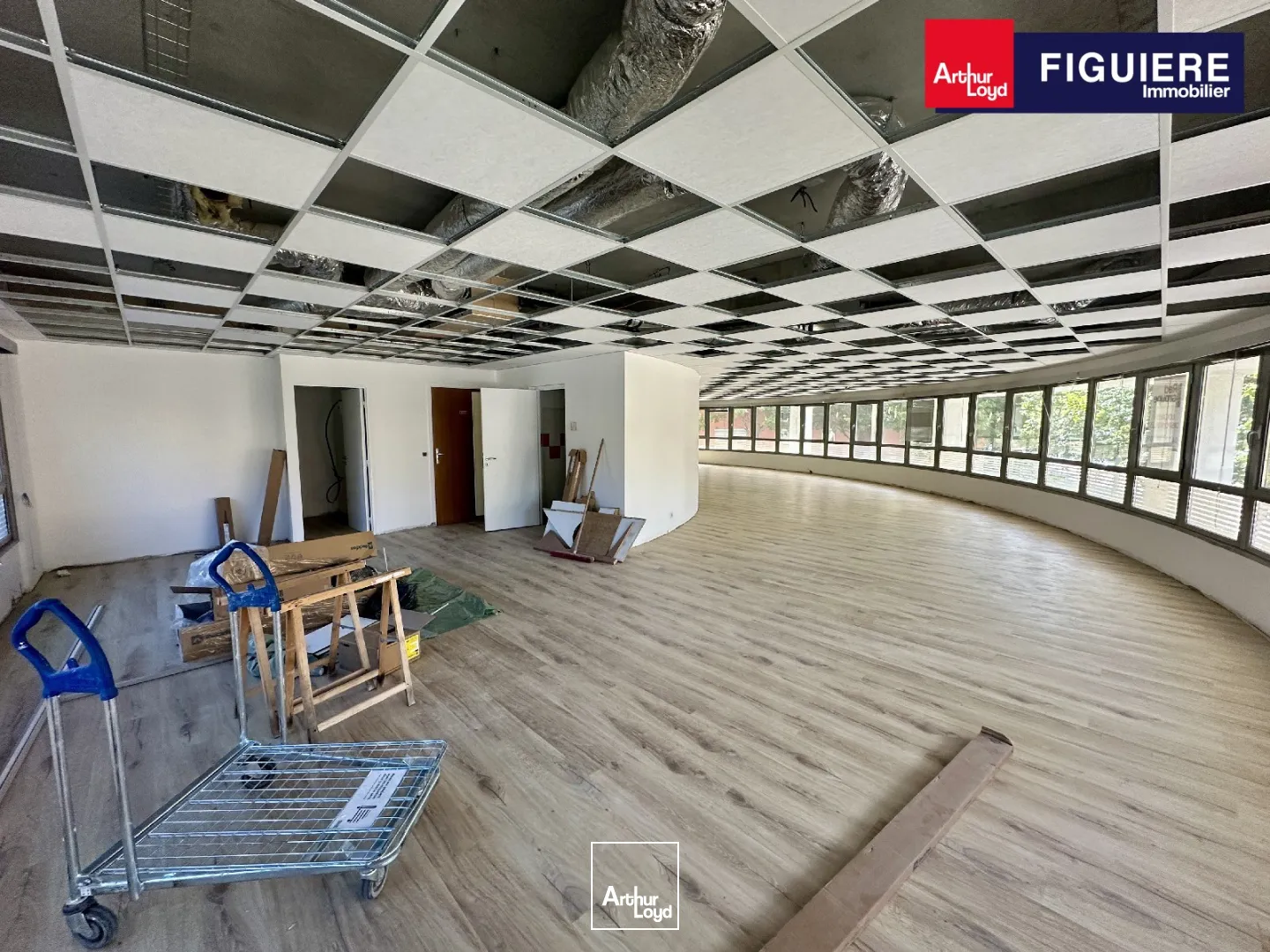 LOCAUX PROFESSIONNELS AIX CENTRE EN COURS DE RÉNOVATION