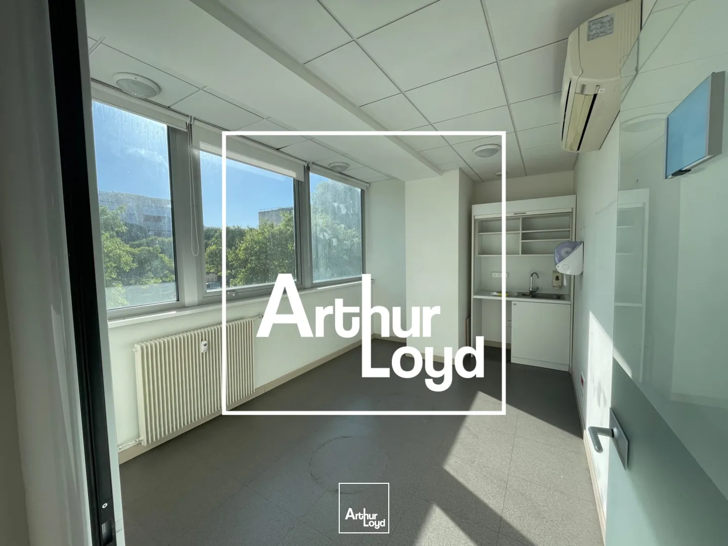 Bureaux disponibles à louer - Centre ville - entrée de ville - avec parking - Nîmes