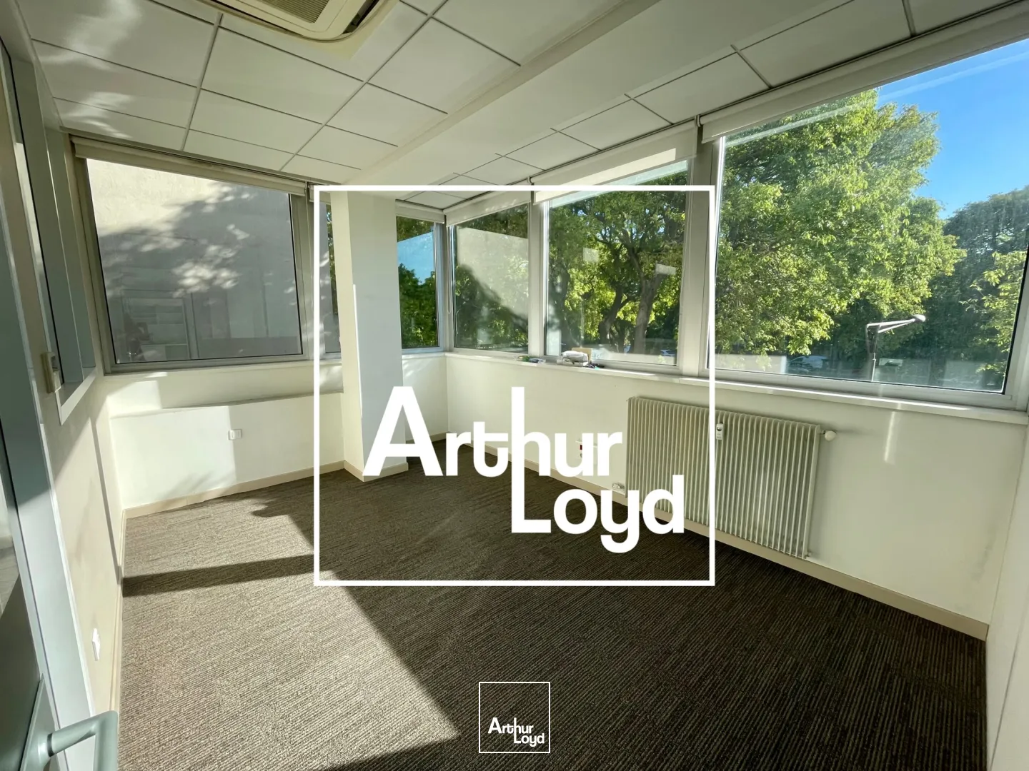 Bureaux disponibles à louer - Centre ville - entrée de ville - avec parking - Nîmes