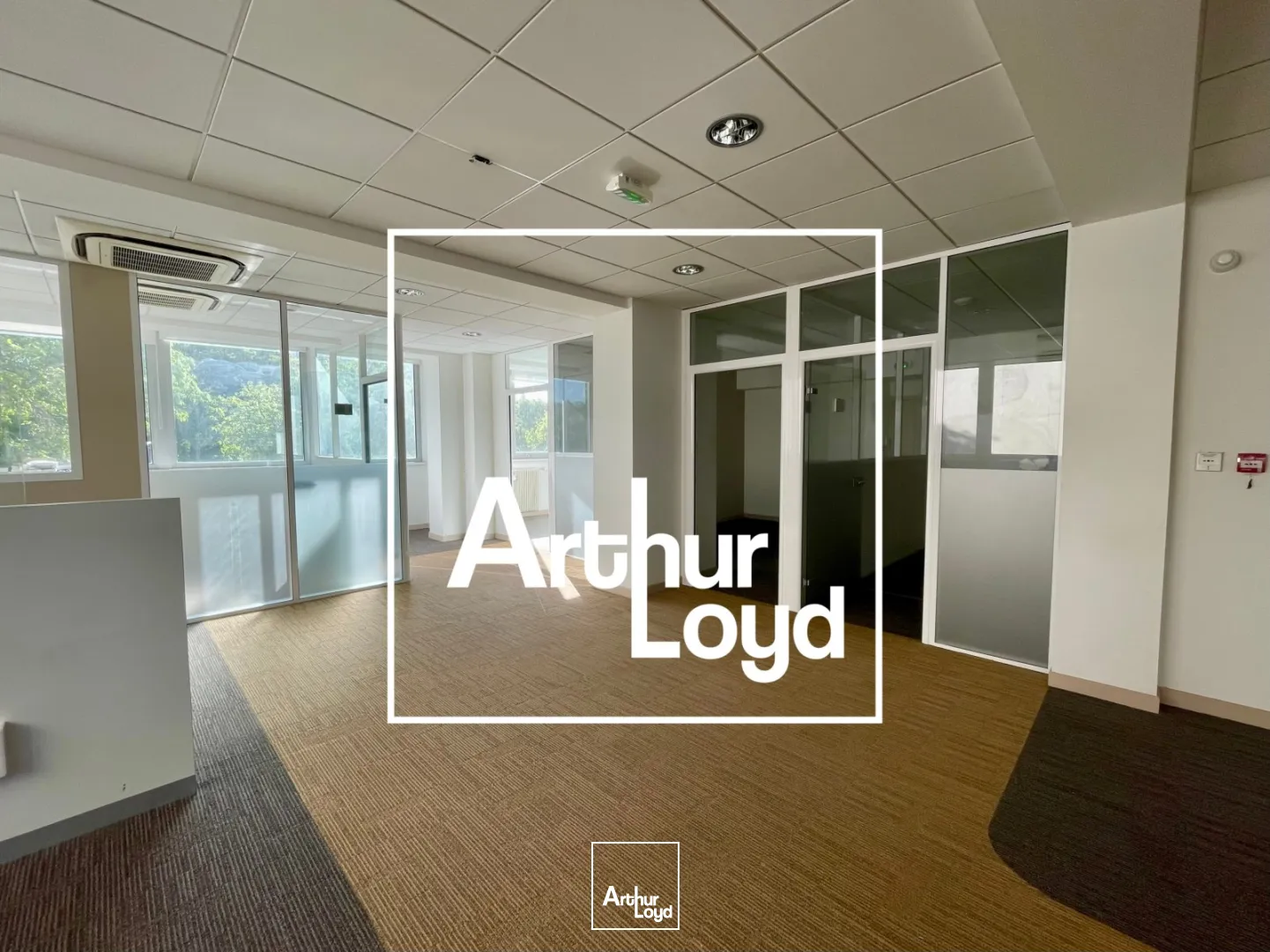 Bureaux disponibles à louer - Centre ville - entrée de ville - avec parking - Nîmes