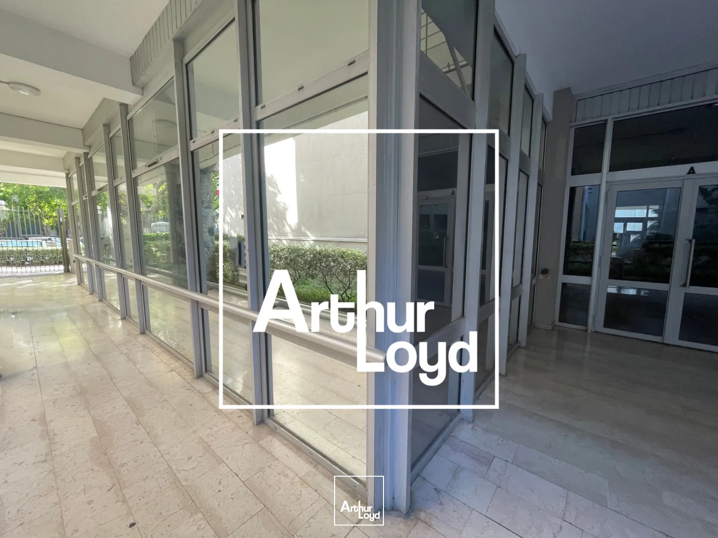 Bureaux disponibles à louer - Centre ville - entrée de ville - avec parking - Nîmes