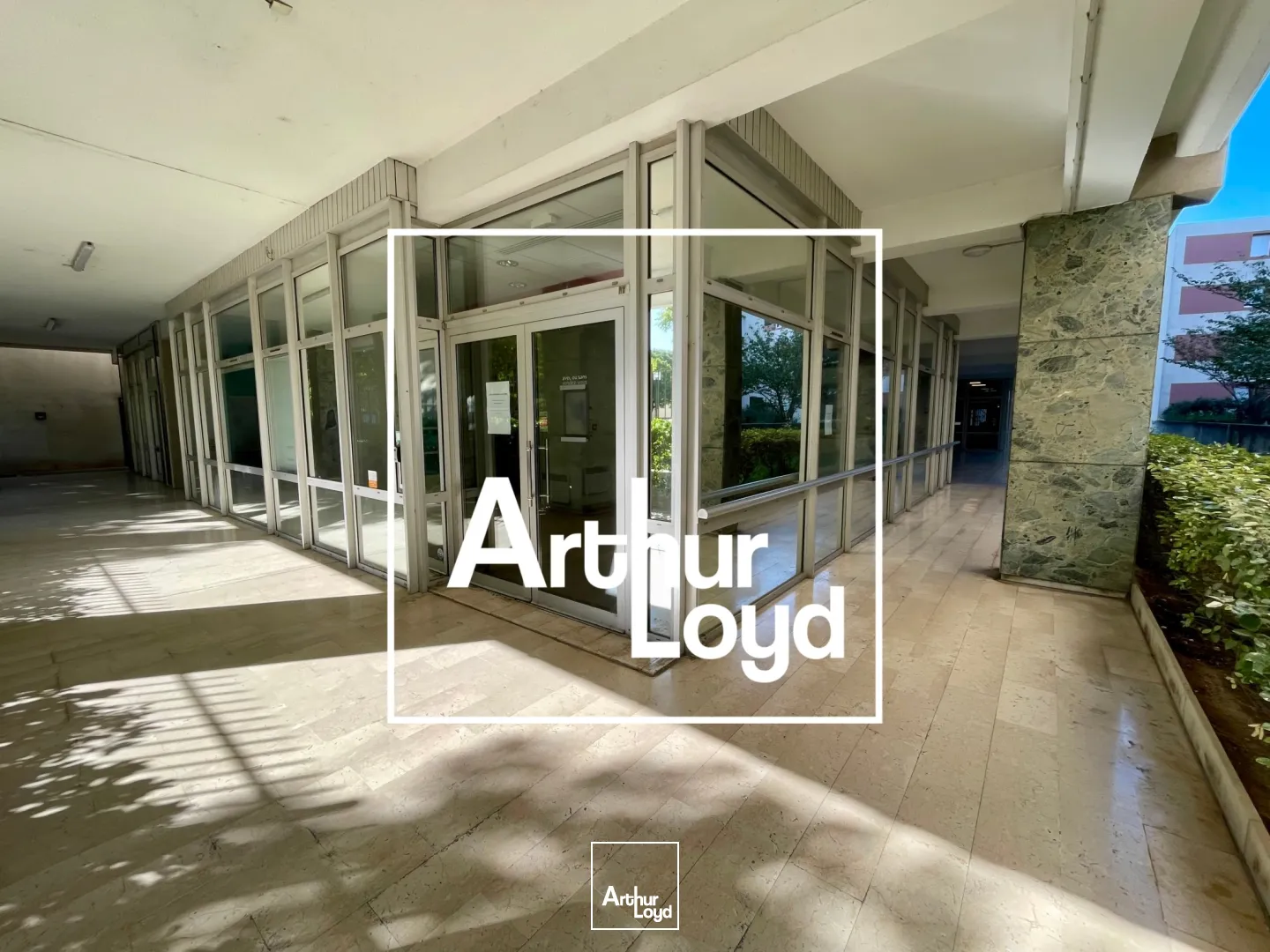 Bureaux disponibles à louer - Centre ville - entrée de ville - avec parking - Nîmes