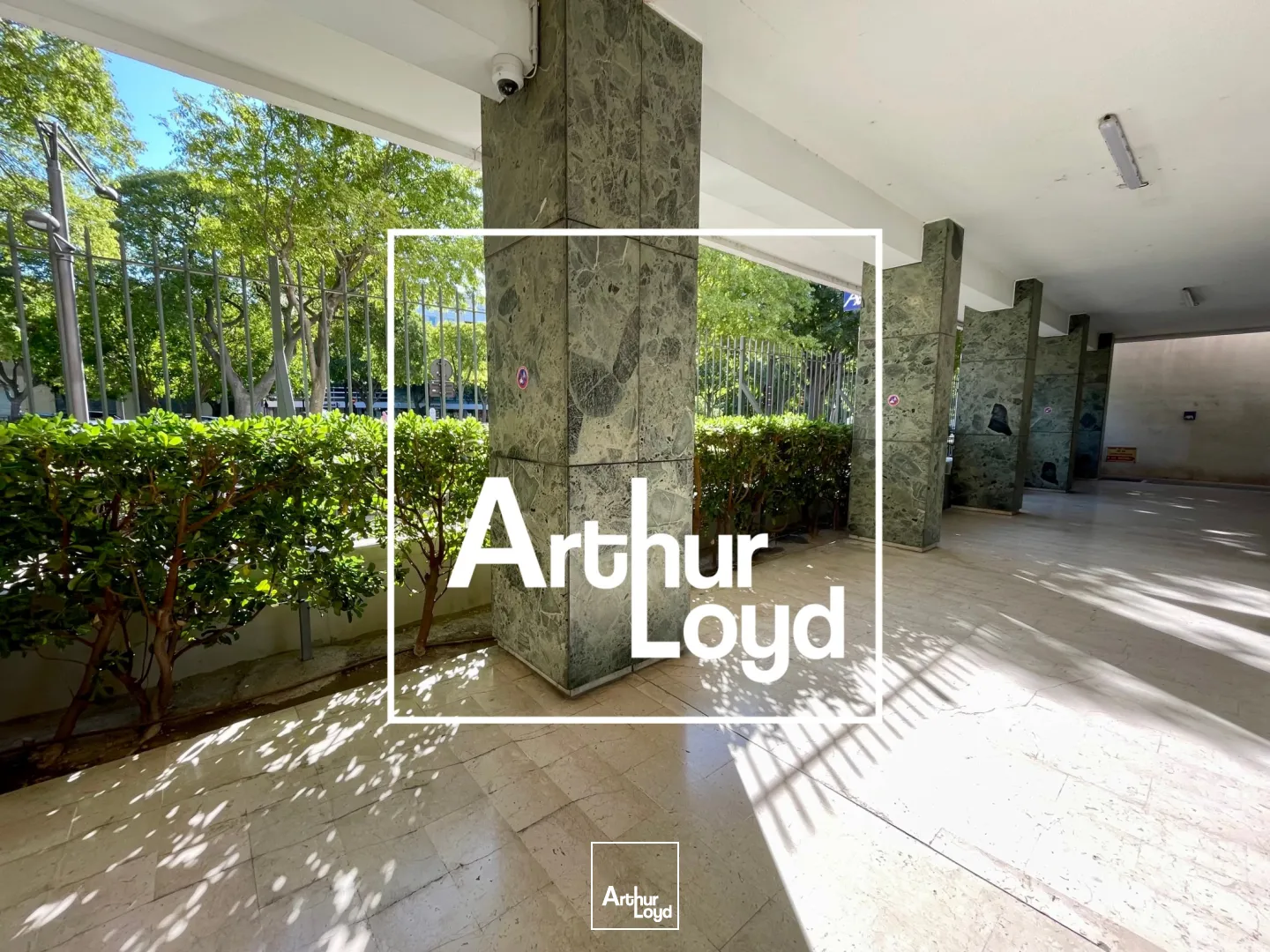 Bureaux disponibles à louer - Centre ville - entrée de ville - avec parking - Nîmes